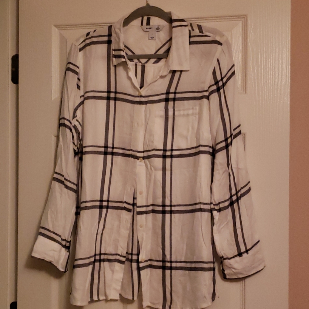 Size L.  Navy and white top.